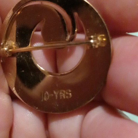 Lot of 9 Vintage Pins Keychains - Picture 11 of 13